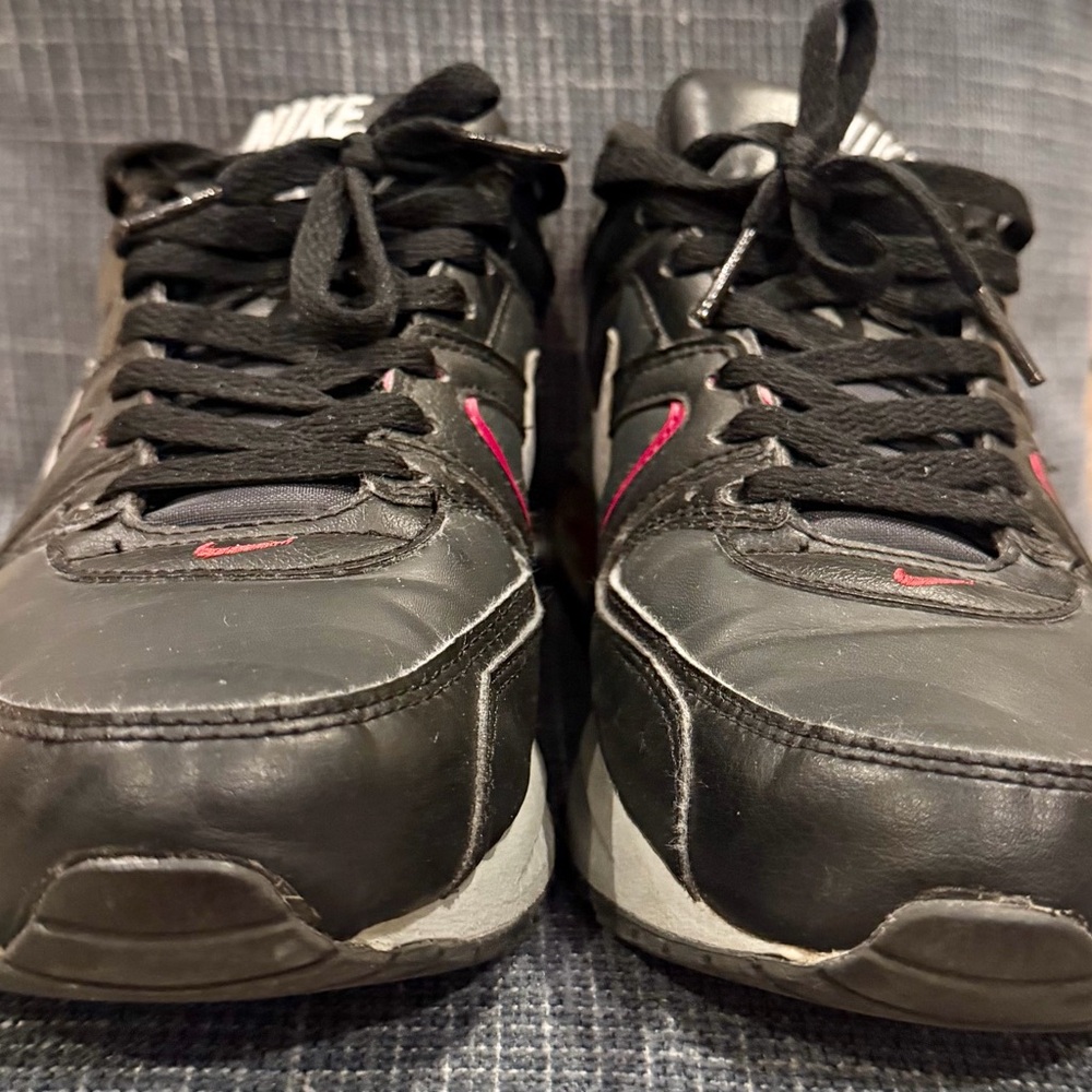 Nike Air Max 90 MB Men’s Black and Red Leather Sneakers with Grey Swoosh Accents